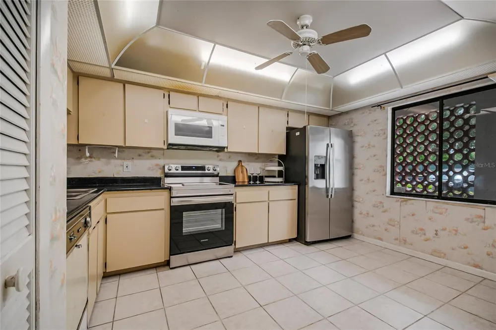 4 ESCONDIDO CIRCLE #28 Altamonte Springs, FL 32701