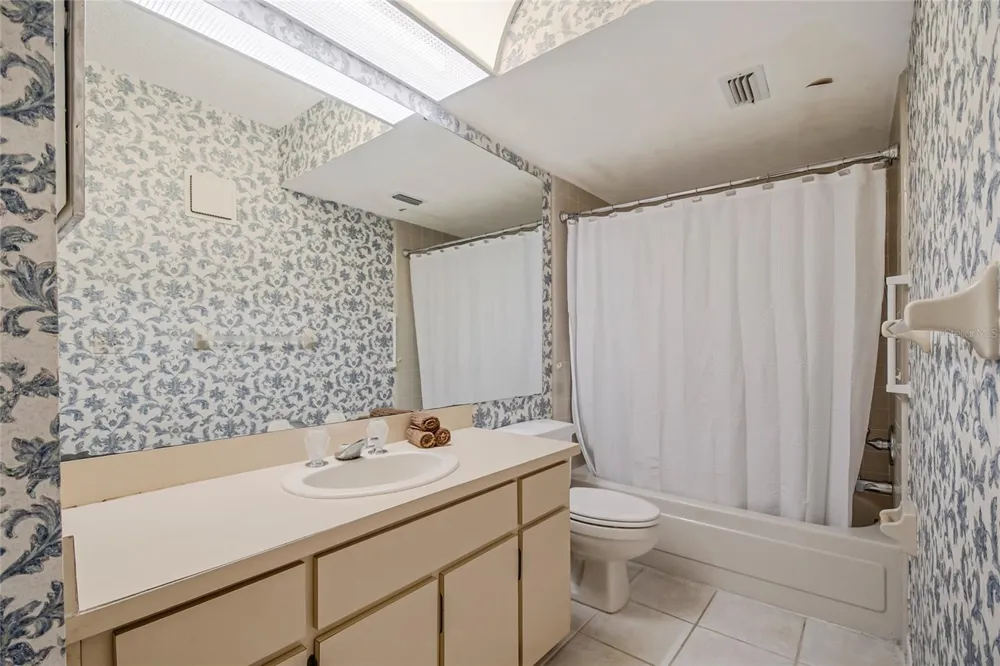 4 ESCONDIDO CIRCLE #28 Altamonte Springs, FL 32701