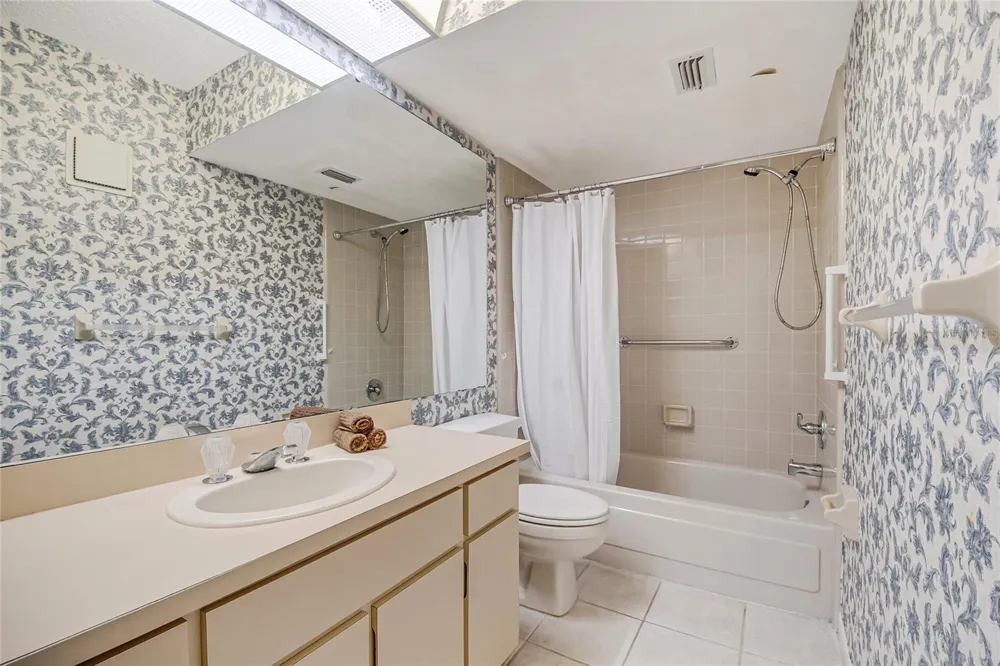 4 ESCONDIDO CIRCLE #28 Altamonte Springs, FL 32701