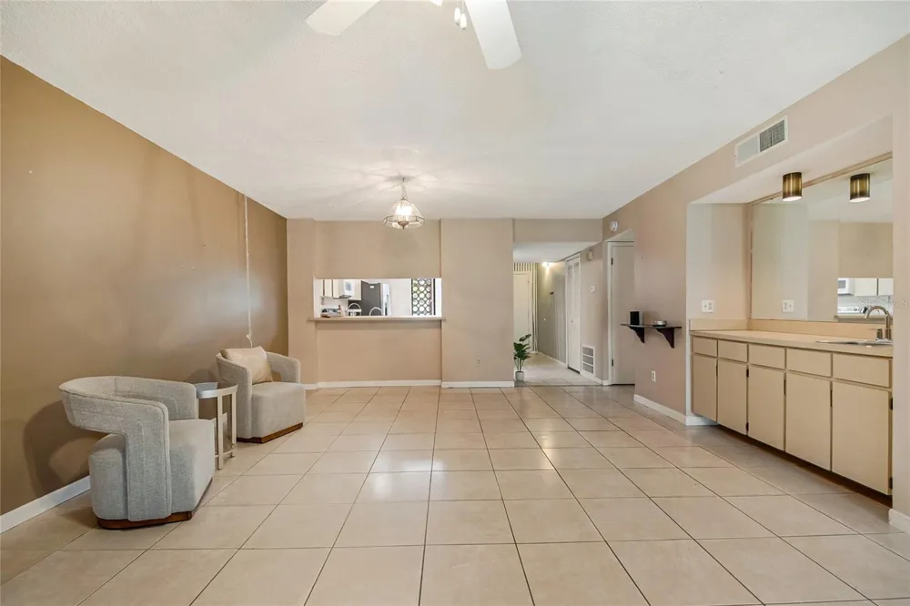4 ESCONDIDO CIRCLE #28 Altamonte Springs, FL 32701