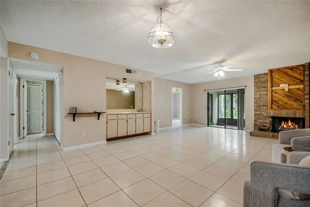4 ESCONDIDO CIRCLE #28 Altamonte Springs, FL 32701