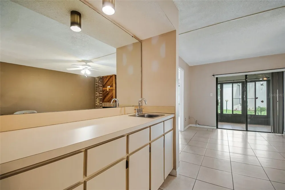 4 ESCONDIDO CIRCLE #28 Altamonte Springs, FL 32701