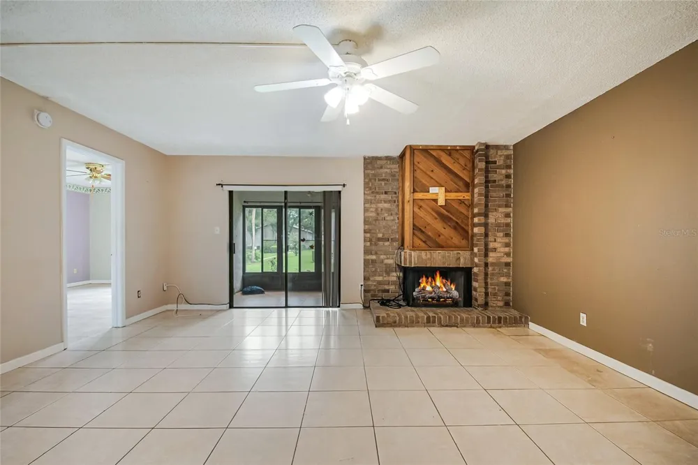 4 ESCONDIDO CIRCLE #28 Altamonte Springs, FL 32701