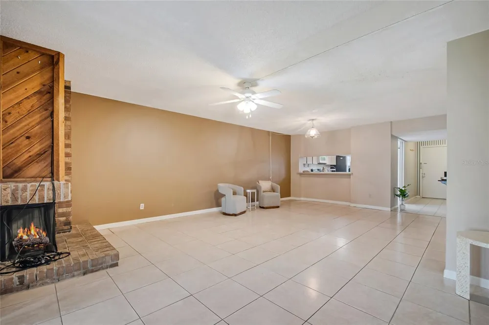 4 ESCONDIDO CIRCLE #28 Altamonte Springs, FL 32701