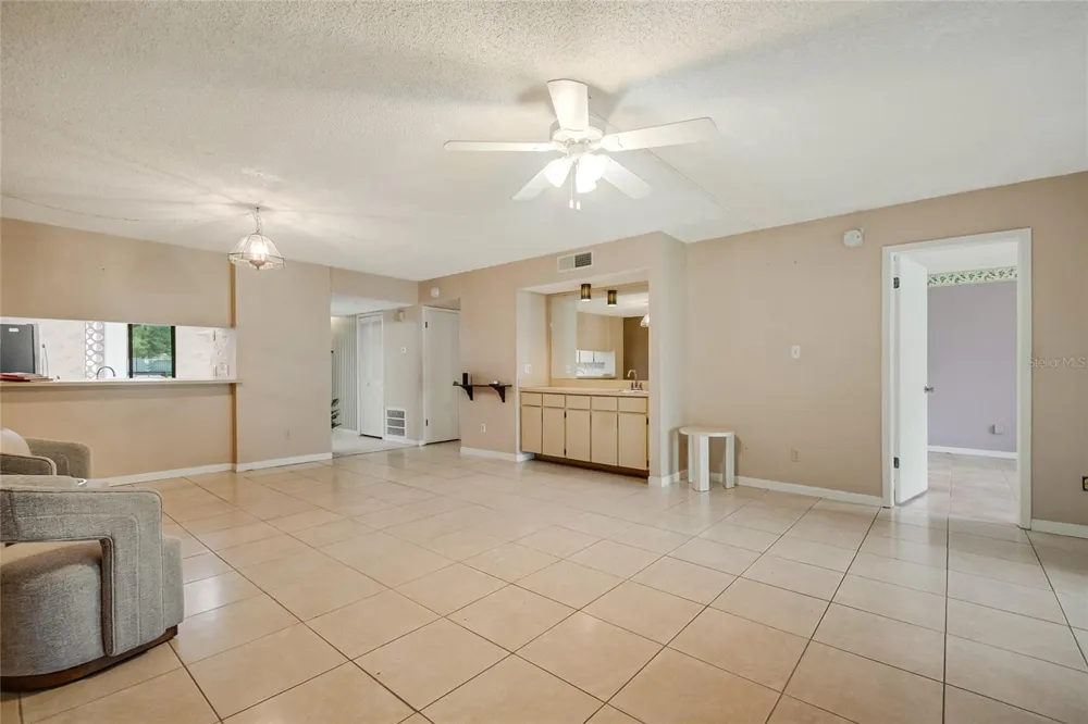 4 ESCONDIDO CIRCLE #28 Altamonte Springs, FL 32701