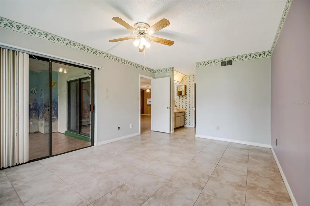 4 ESCONDIDO CIRCLE #28 Altamonte Springs, FL 32701