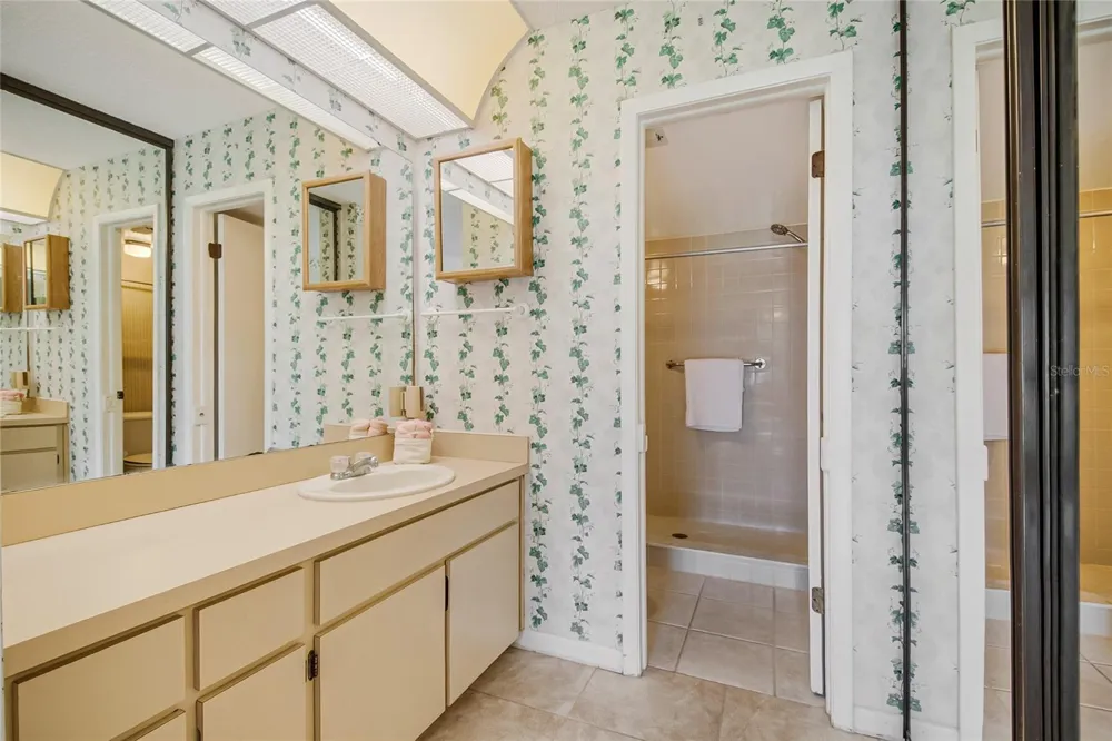 4 ESCONDIDO CIRCLE #28 Altamonte Springs, FL 32701