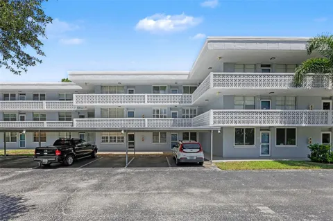 4720 LOCUST STREET NE #206