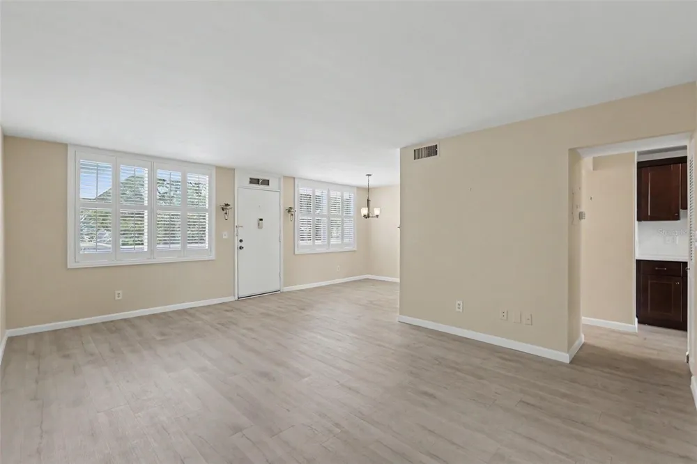4720 LOCUST STREET NE #206 St Petersburg, FL 33703