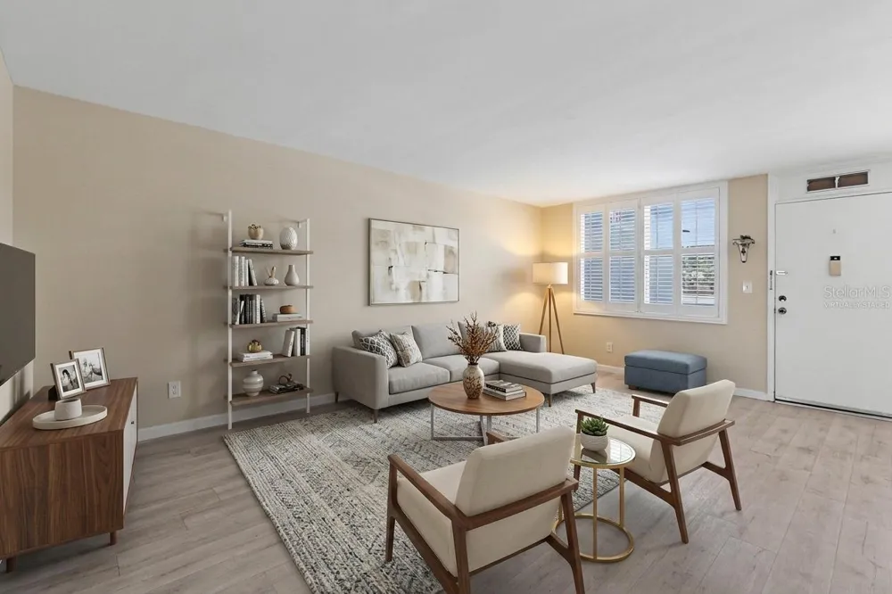 4720 LOCUST STREET NE #206 St Petersburg, FL 33703