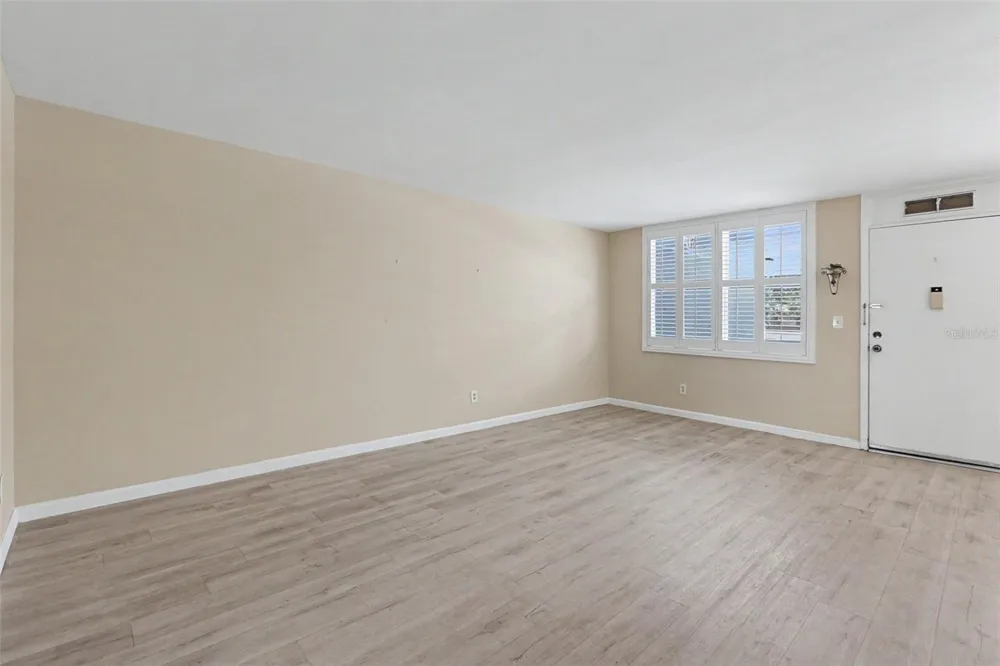4720 LOCUST STREET NE #206 St Petersburg, FL 33703