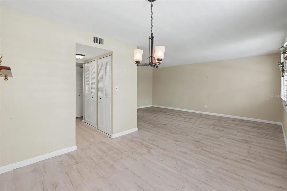 4720 LOCUST STREET NE #206 St Petersburg, FL 33703