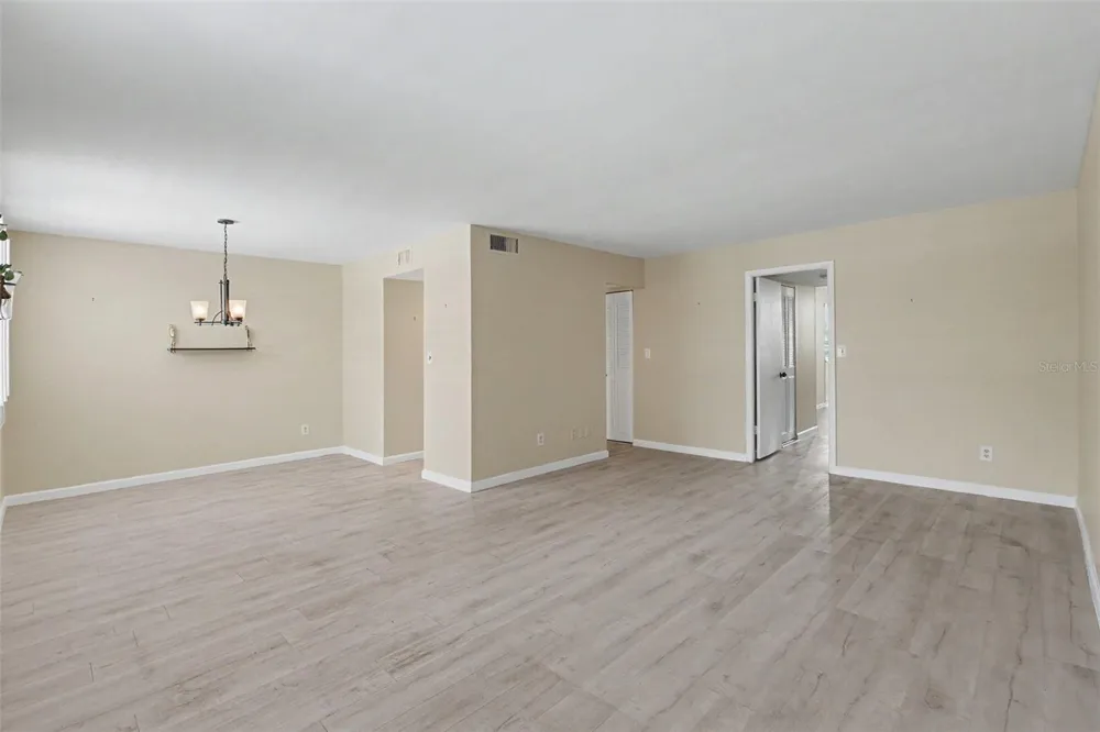 4720 LOCUST STREET NE #206 St Petersburg, FL 33703