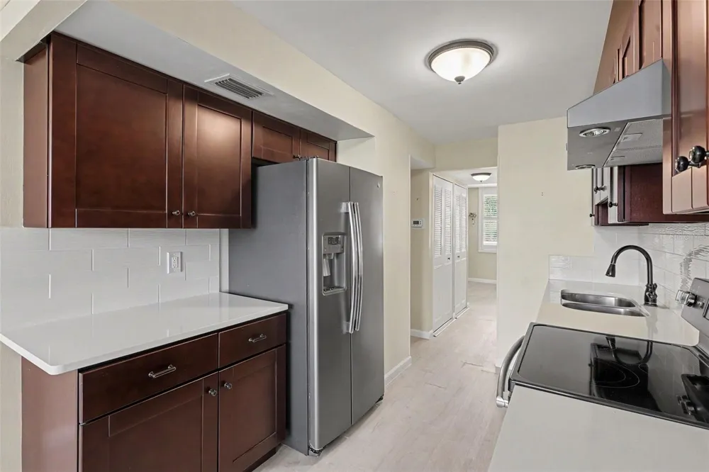 4720 LOCUST STREET NE #206 St Petersburg, FL 33703