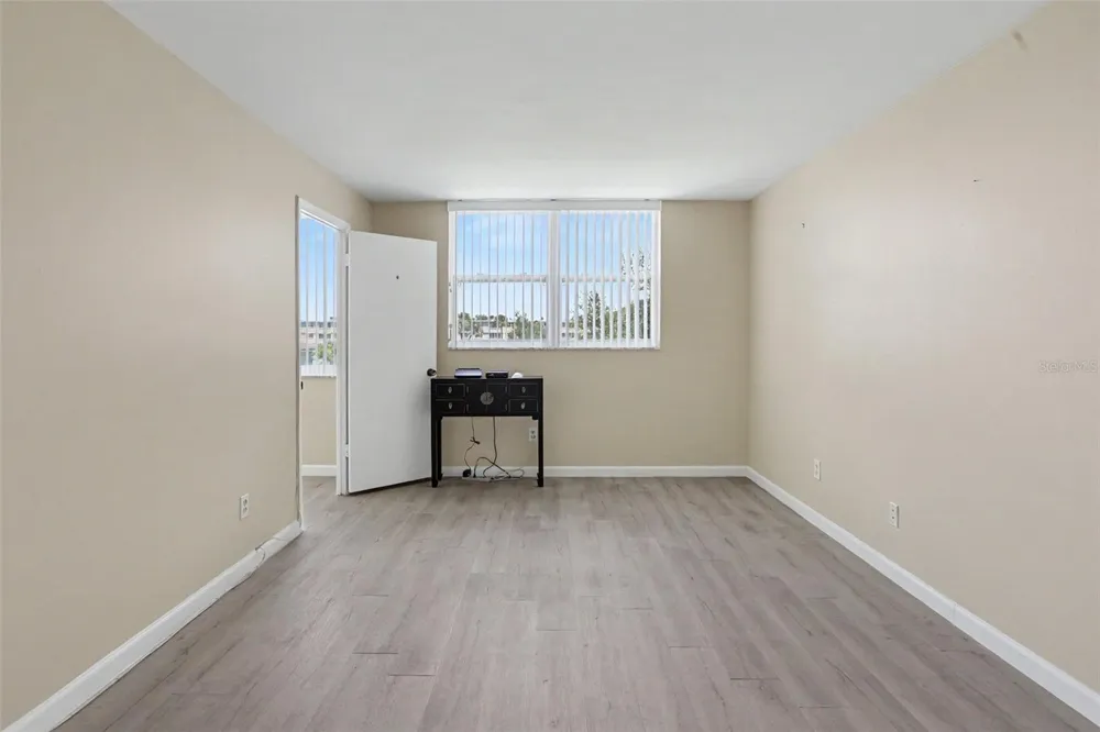 4720 LOCUST STREET NE #206 St Petersburg, FL 33703