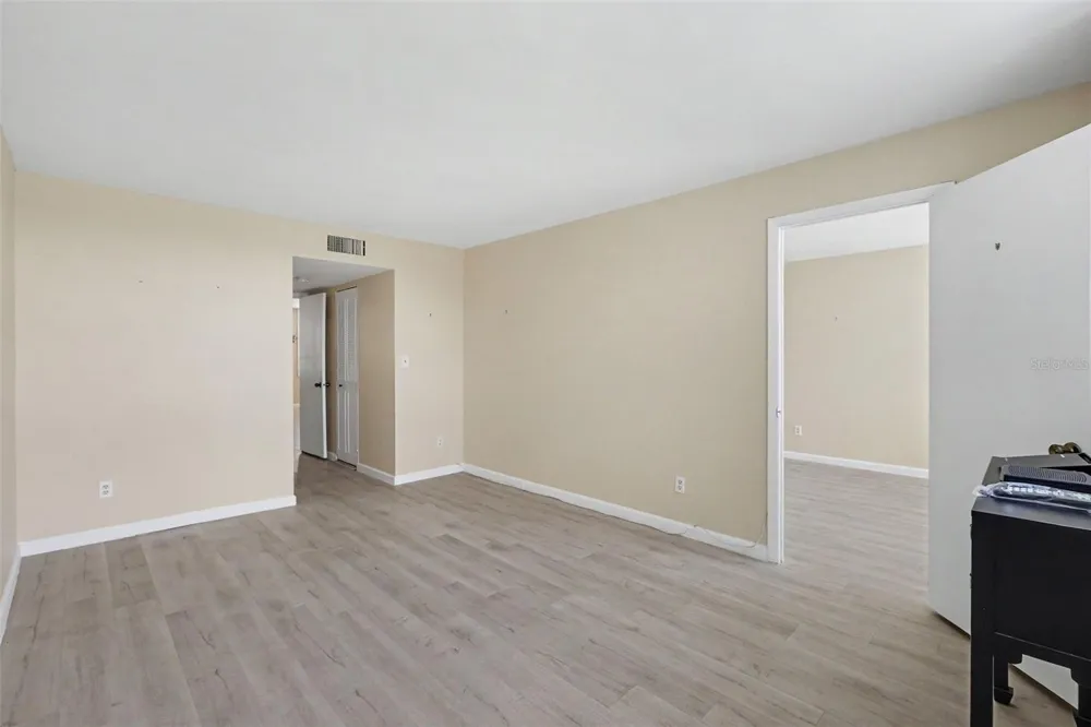 4720 LOCUST STREET NE #206 St Petersburg, FL 33703