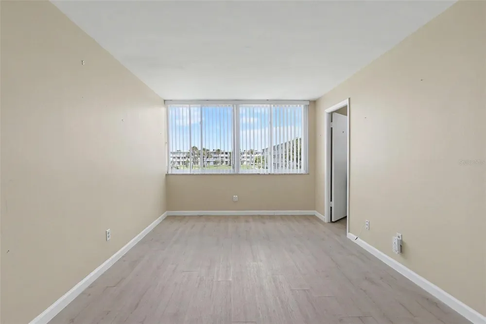 4720 LOCUST STREET NE #206 St Petersburg, FL 33703