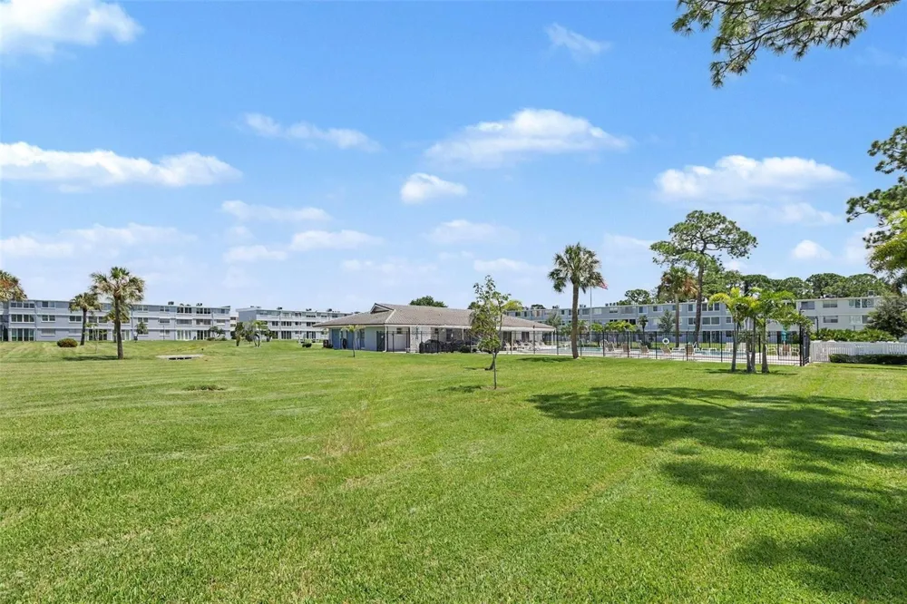 4720 LOCUST STREET NE #206 St Petersburg, FL 33703