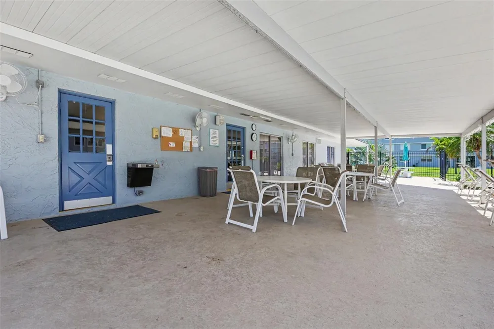 4720 LOCUST STREET NE #206 St Petersburg, FL 33703
