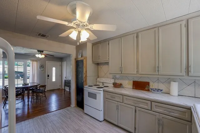 821 Williams Street Waxahachie, TX 75165