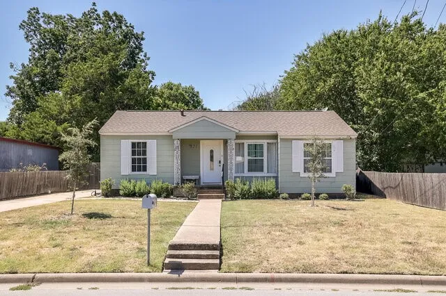 821 Williams Street Waxahachie, TX 75165