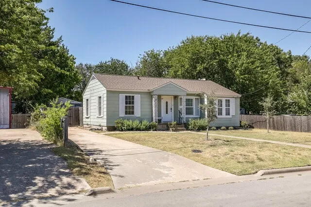 821 Williams Street Waxahachie, TX 75165