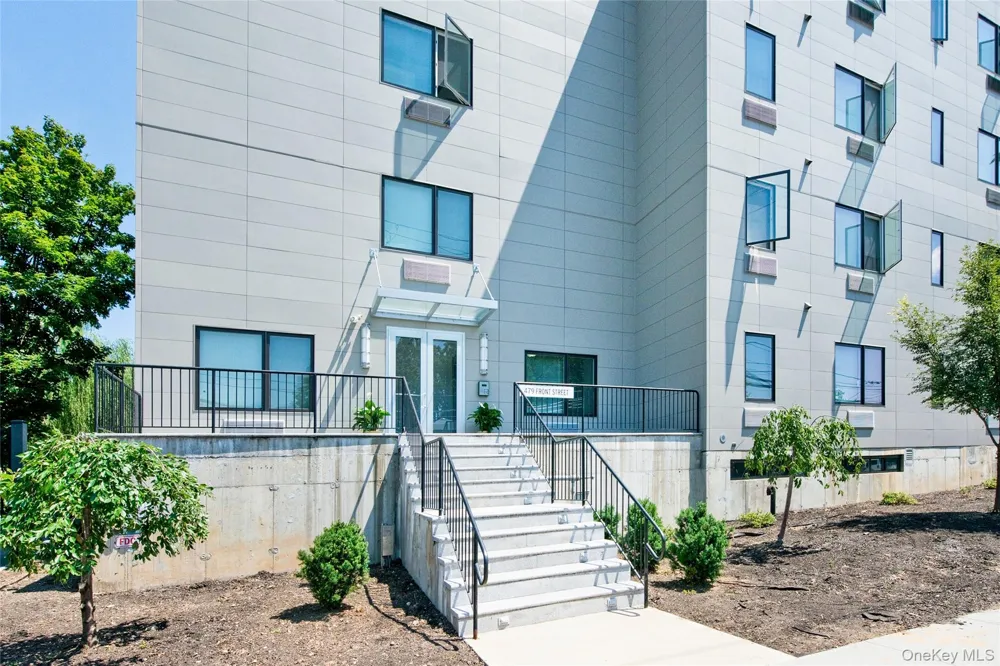479 Front Street #4G Hempstead, NY 11550