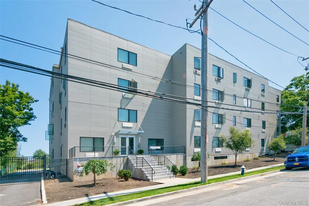 479 Front Street #4G Hempstead, NY 11550