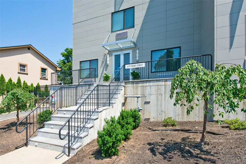 479 Front Street #4G Hempstead, NY 11550