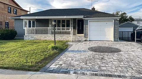 2088 Renfrew Avenue