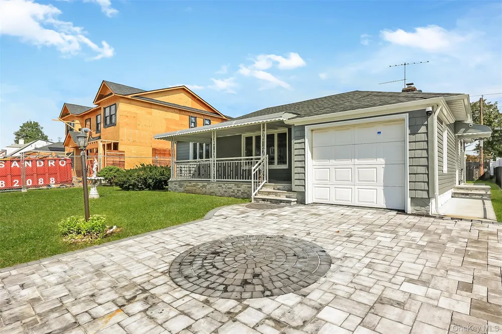 2088 Renfrew Avenue Elmont, NY 11003