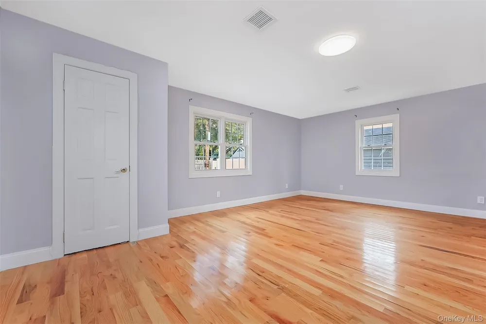 2088 Renfrew Avenue Elmont, NY 11003