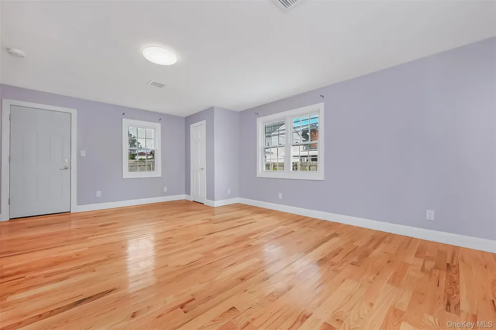 2088 Renfrew Avenue Elmont, NY 11003