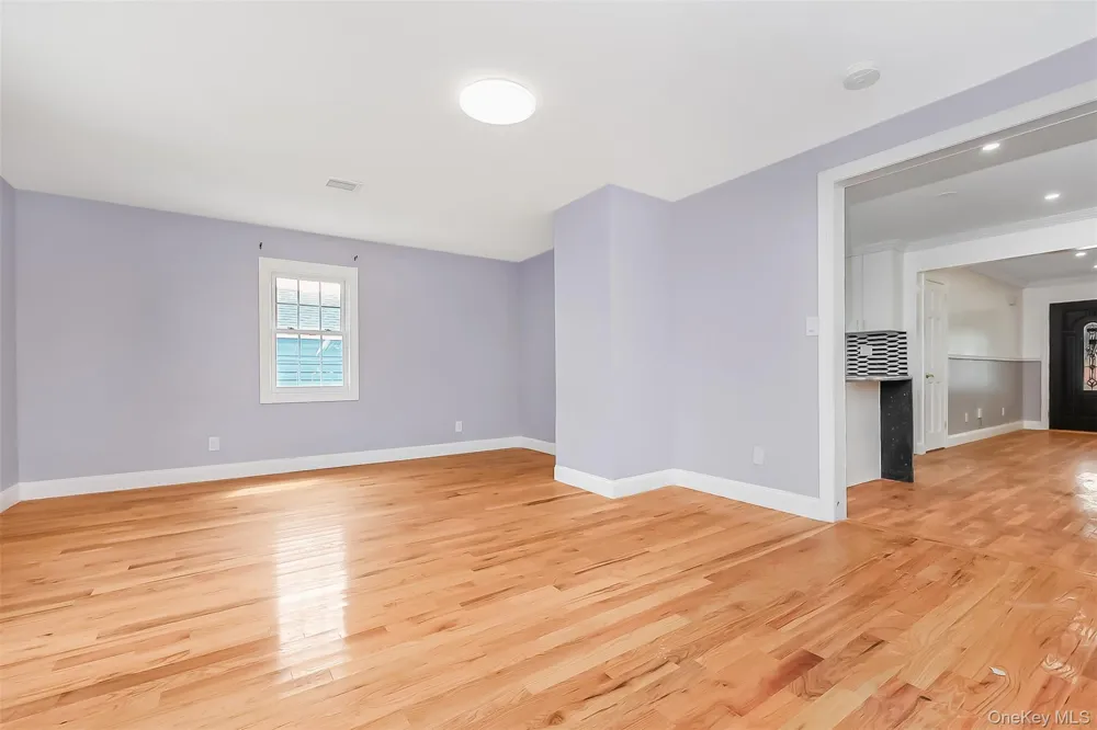 2088 Renfrew Avenue Elmont, NY 11003