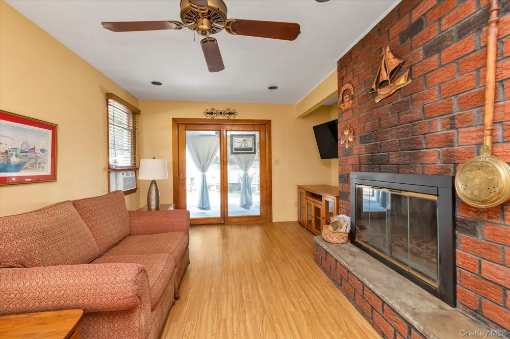 265 Schenck Avenue Great Neck, NY 11021