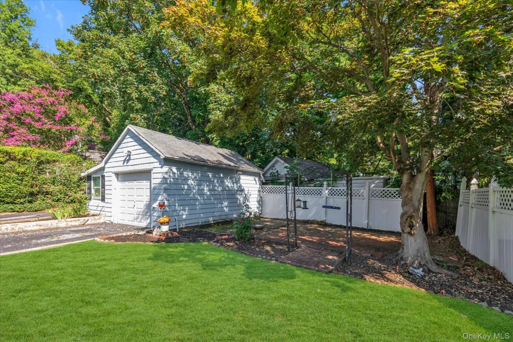 265 Schenck Avenue Great Neck, NY 11021