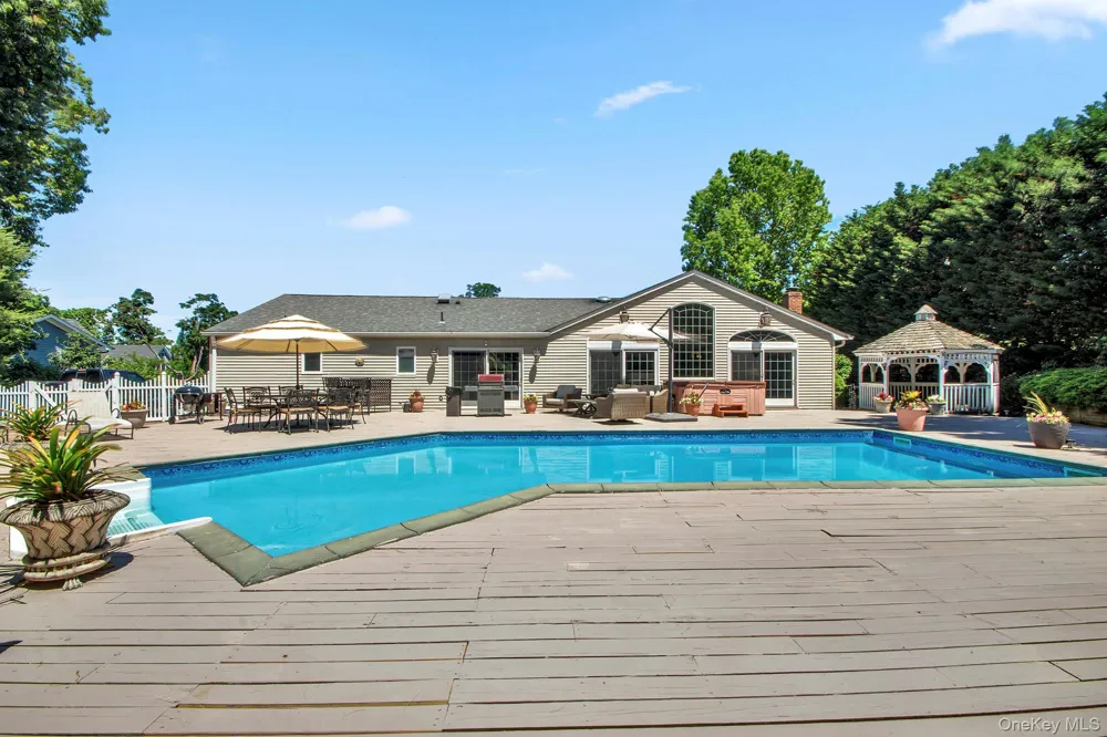 28 View Road East Setauket, NY 11733