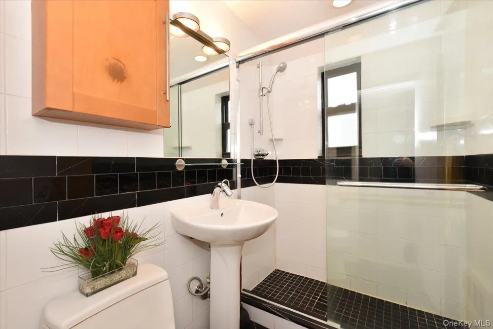 1 TERRACE CIRCLE #3-F Great Neck, NY 11021