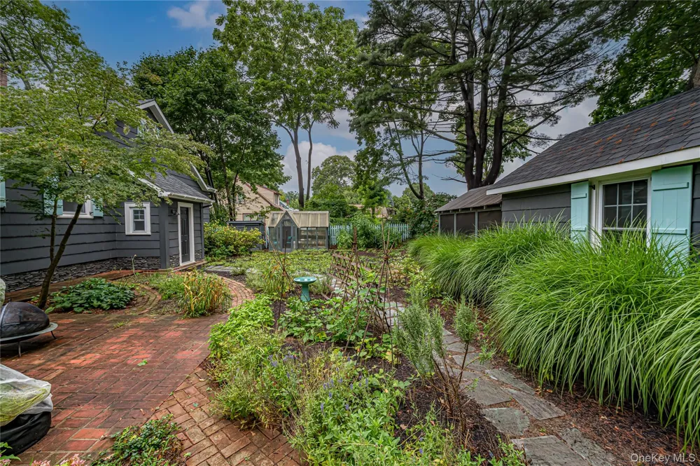 502 Brooklyn Boulevard Brightwaters, NY 11718