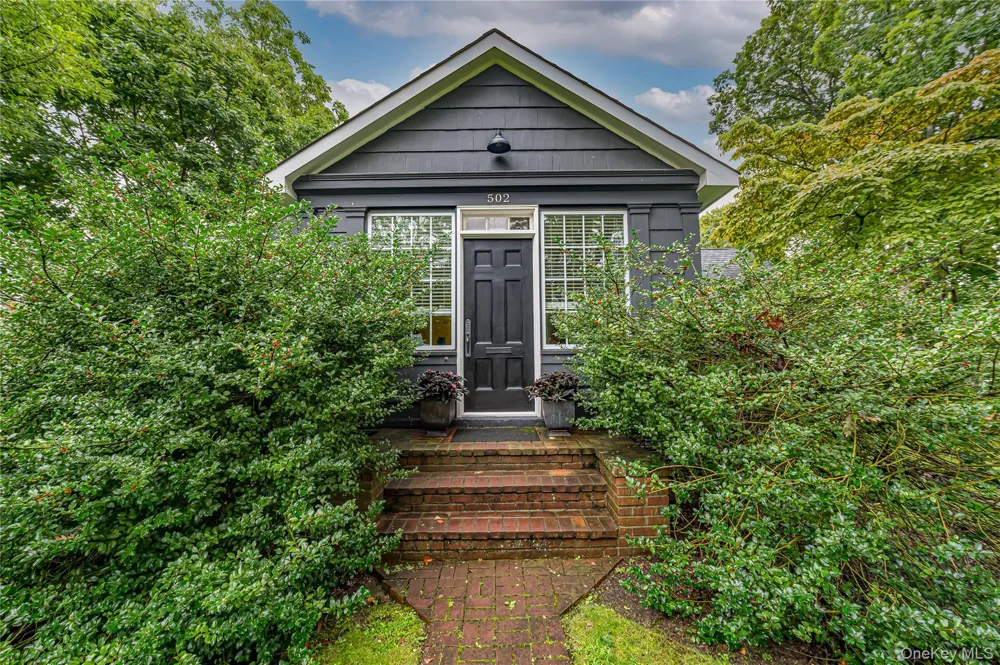 502 Brooklyn Boulevard Brightwaters, NY 11718