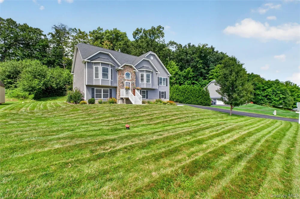 22 Ashley Court Salisbury Mills, NY 12577