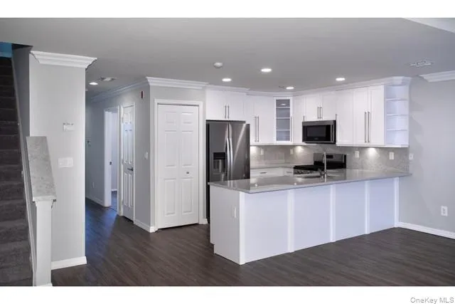 67 Overlook Drive #67 Farmingville, NY 11738