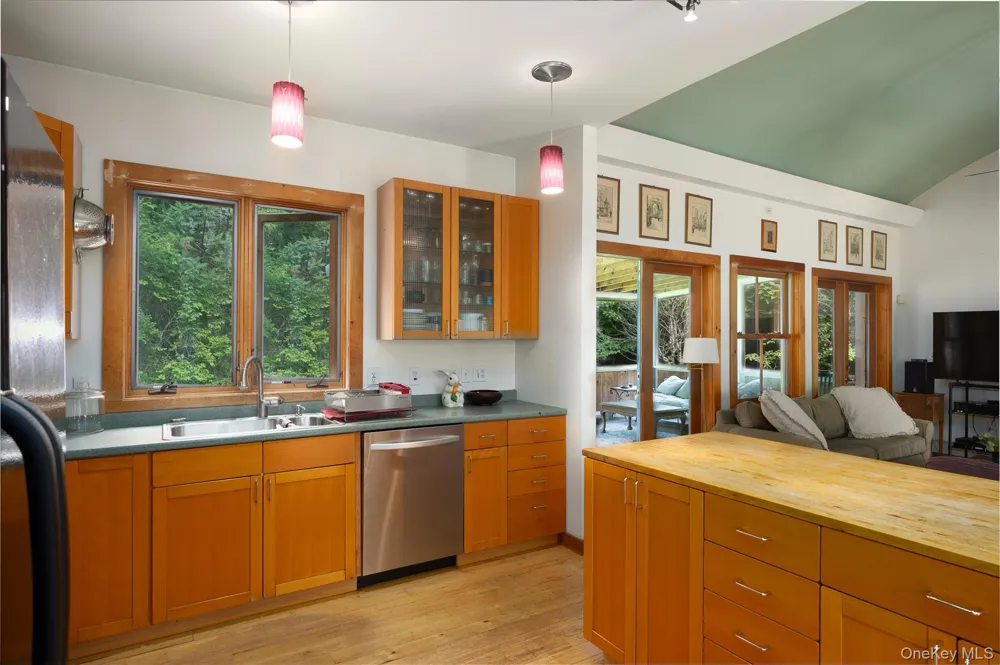 248 Stoll Road Saugerties, NY 12477