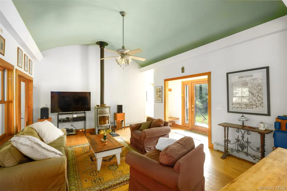 248 Stoll Road Saugerties, NY 12477