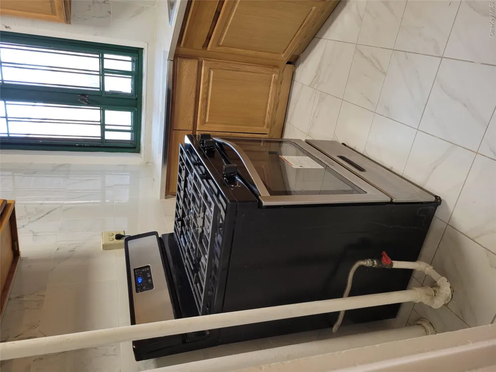 1503 Metropolitan Avenue #2F Bronx, NY 10462