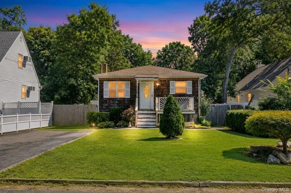 166 Auborn Avenue Shirley, NY 11967