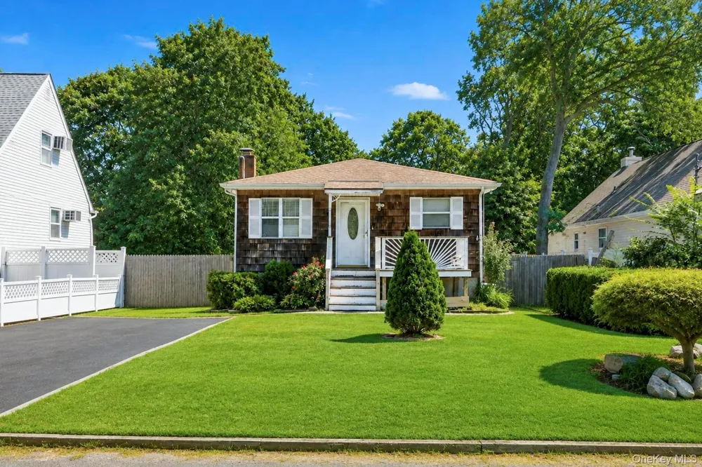 166 Auborn Avenue Shirley, NY 11967
