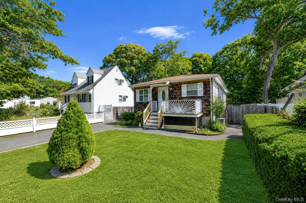 166 Auborn Avenue Shirley, NY 11967
