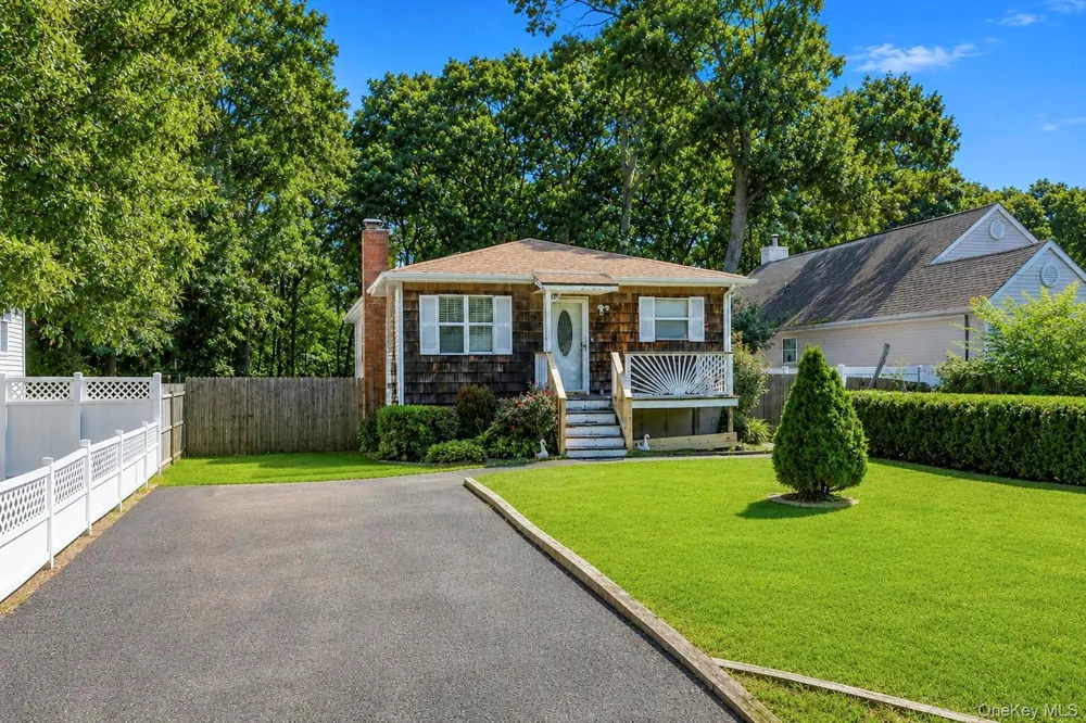 166 Auborn Avenue Shirley, NY 11967