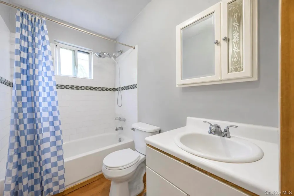 166 Auborn Avenue Shirley, NY 11967